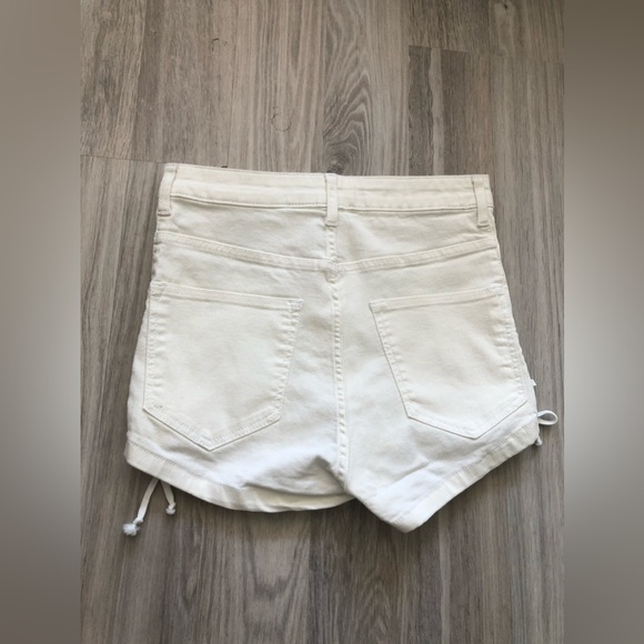 H&M Shorts - Picture 2 of 4